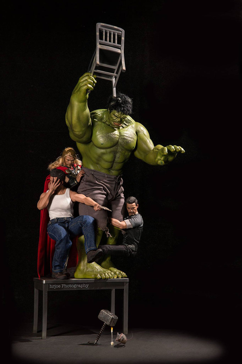 Illustration for article titled The Quirky Life Of Superheroes Off The Job, As Told By Hot Toys Figures